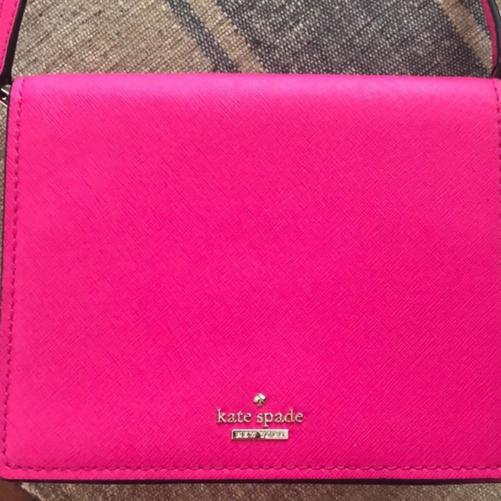 Pink Kate spade mini cross okey purse.